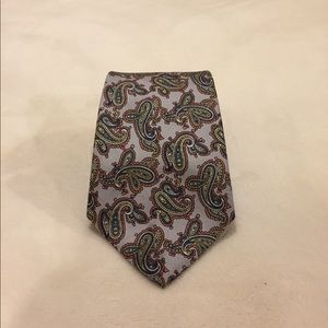417 Van Heusen paisley tie